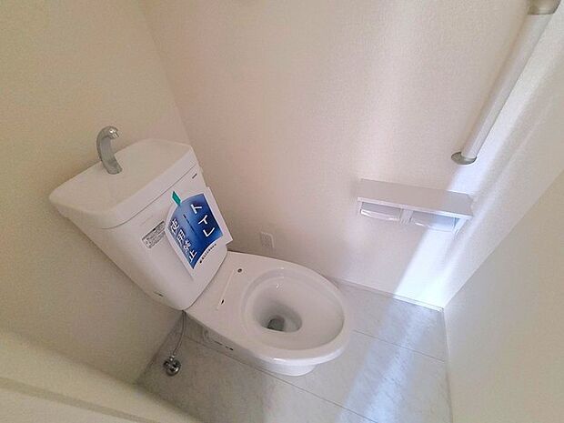 1.2階にそれぞれトレイがございます。朝の混雑時に分散して利用できるほか、ゲスト用としても使い分けることもできます。 