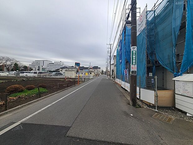 戸建てが立ち並ぶ静かな住宅街。四季折々の移り変わりを感じながら自然と楽しみ、暮らす、そんな毎日を日々の中で感じられる住環境 