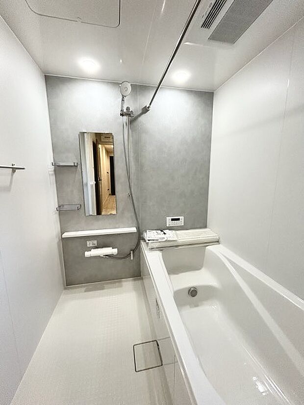 一緒にお風呂に入っている子供達の声がリビングまで聞こえてきそうな広々とした1坪バス