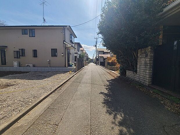 戸建てが立ち並ぶ静かな住宅街。四季折々の移り変わりを感じながら自然と楽しみ、暮らす、そんな毎日を日々の中で感じられる住環境