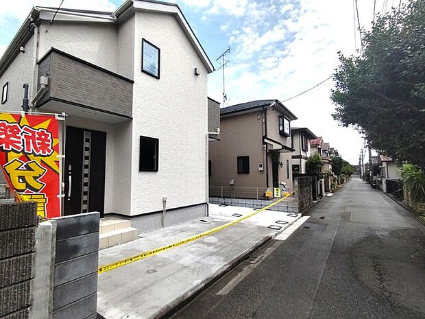 セカンドカーや来客時にも便利なカースペース2台分ございます。