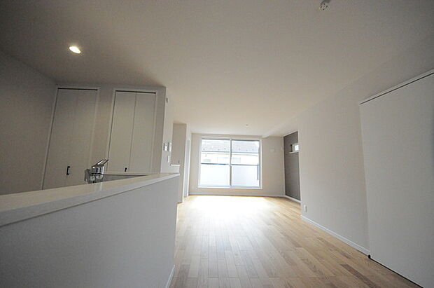 リビングは家具の配置も思いのまま。自由度が高い設計です。