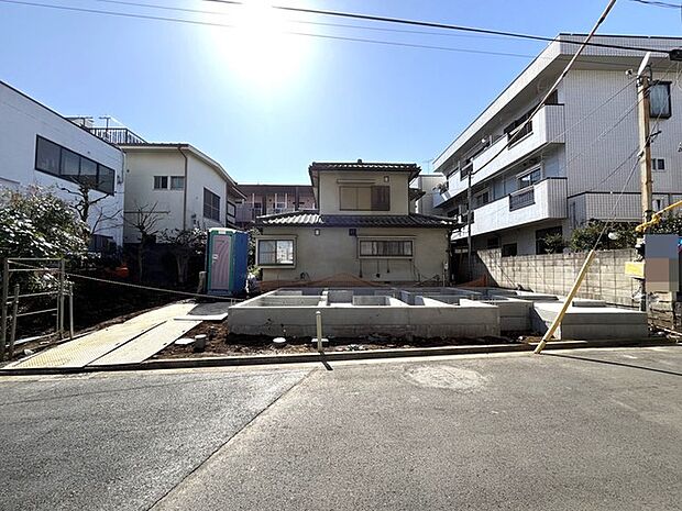 カースペースは1台駐車できます。車庫の出し入れのしやすさなど、実際に現地にてご確認ください。