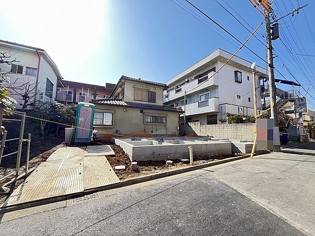 カースペースは1台駐車できます。車庫の出し入れのしやすさなど、実際に現地にてご確認ください。