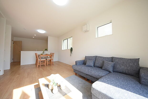 家族が一番集まる場所だから広々としつつも素敵な空間であって欲しい。皆がくつろぐリビングからキッチンまでが一つに繋がる空間。