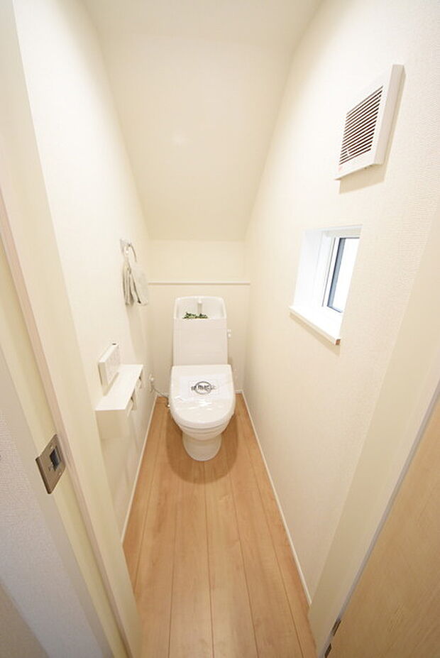 1.2階にそれぞれトレイがございます。朝の混雑時に分散して利用できるほか、ゲスト用としても使い分けることもできます。 