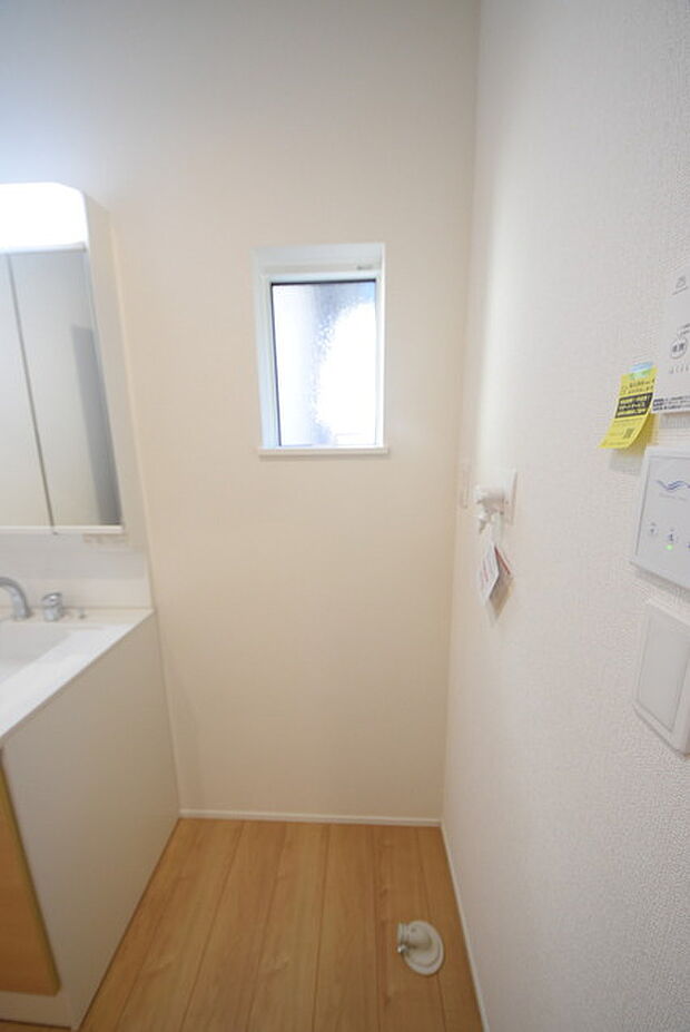 ゆとりの洗面スペースで朝の身支度もスムーズに行えます。