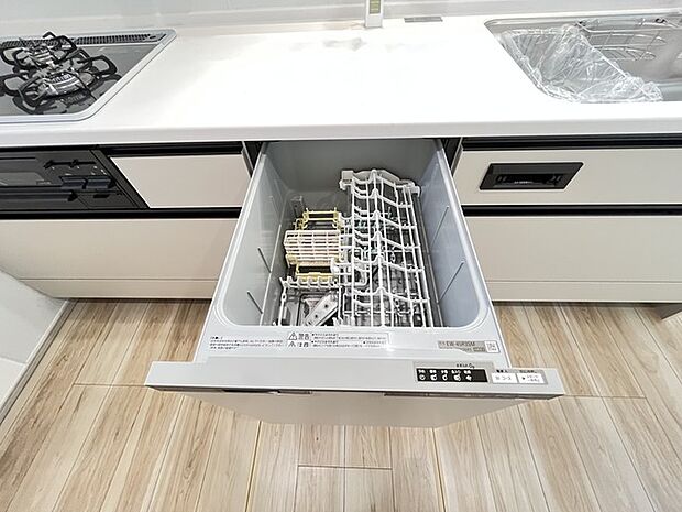 家事時間を短縮できる食洗器付き、毎日の負担を減らしてお料理を楽しめる嬉しい設備です。