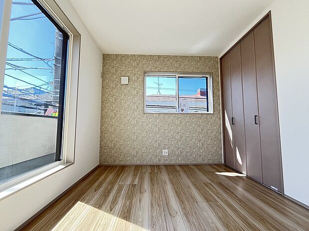 2面採光を確保した明るい室内は、爽やかな風を感じる居心地の良い空間です。