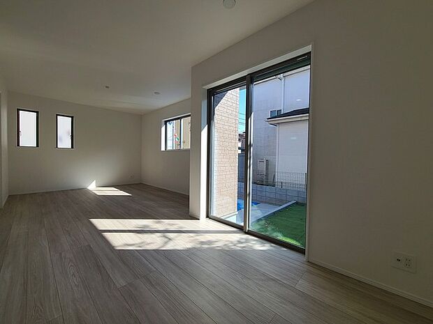 夕食の時間。家族、友人、両親、親戚との会話がより料理を美味しくしてくれる。あっという間に時間が過ぎてしまう居心地の良さは、普段はほっとする空間としてここにあります。