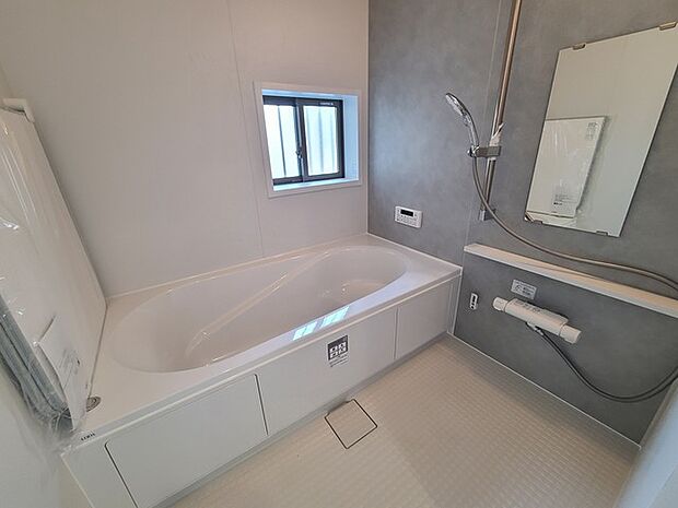 一緒にお風呂に入っている子供達の声がリビングまで聞こえてきそうな広々とした1坪バス