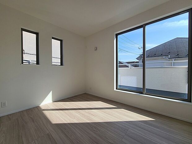 2面採光を確保した明るい室内は、爽やかな風を感じる居心地の良い空間です。