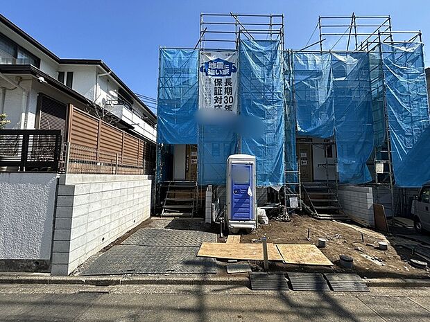 カースペースは1台駐車できます。車庫の出し入れのしやすさなど、実際に現地にてご確認ください。