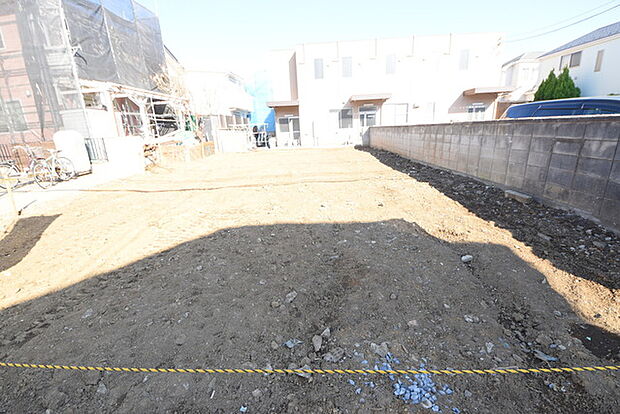 戸建てが立ち並ぶ静かな住宅街。四季折々の移り変わりを感じながら自然と楽しみ、暮らす、そんな毎日を日々の中で感じられる住環境 