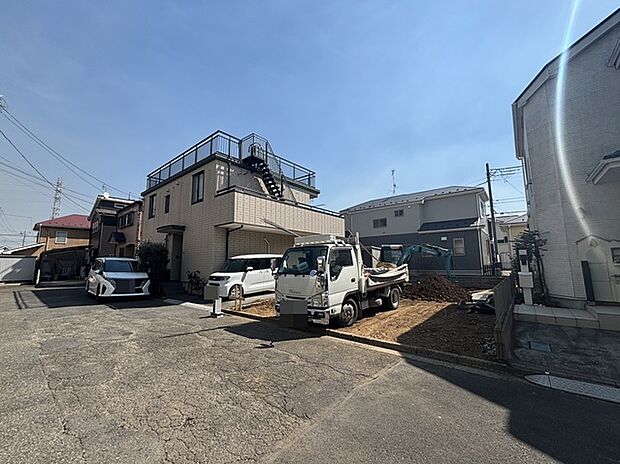 6m幅員の道路に面しておりお車の運転が苦手な方でも安心して出入りいただけます。 