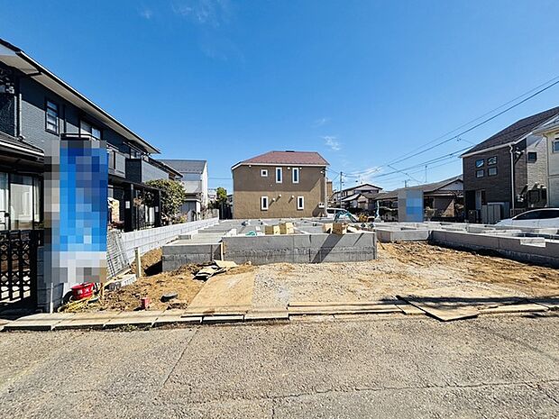戸建てが立ち並ぶ静かな住宅街。四季折々の移り変わりを感じながら自然と楽しみ、暮らす、そんな毎日を日々の中で感じられる住環境