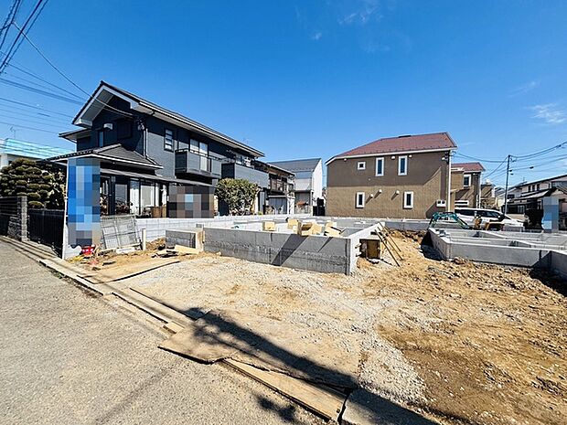 カースペースは1台駐車できます。車庫の出し入れのしやすさなど、実際に現地にてご確認ください。