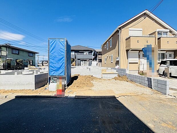 戸建てが立ち並ぶ静かな住宅街。四季折々の移り変わりを感じながら自然と楽しみ、暮らす、そんな毎日を日々の中で感じられる住環境
