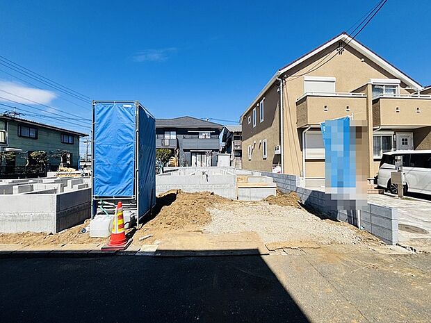 戸建てが立ち並ぶ静かな住宅街。四季折々の移り変わりを感じながら自然と楽しみ、暮らす、そんな毎日を日々の中で感じられる住環境