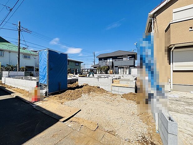 カースペースは1台駐車できます。車庫の出し入れのしやすさなど、実際に現地にてご確認ください。