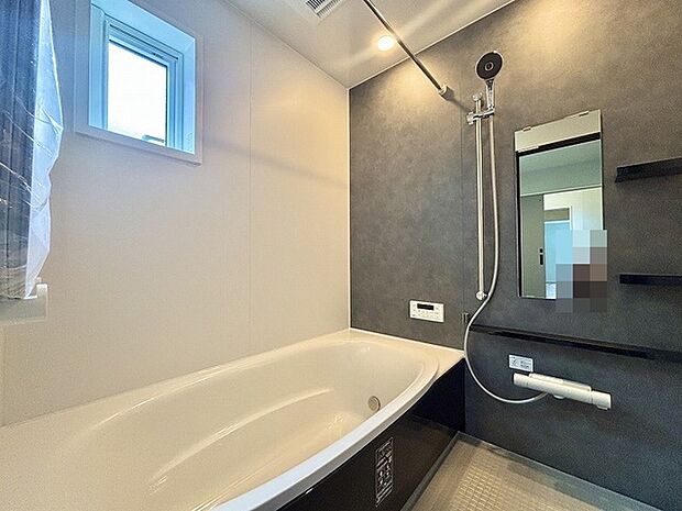 一緒にお風呂に入っている子供達の声がリビングまで聞こえてきそうな広々とした1坪バス