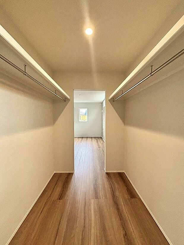 収納で悩む時間をなくしたい。家族の衣服が多くても頼もしいWIC(ウォークインクローゼット)