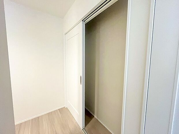 大容量のパントリーがございますので、非常食や食品のストックも沢山置けます。