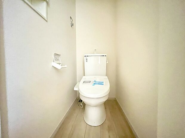 1.2階にそれぞれトレイがございます。朝の混雑時に分散して利用できるほか、ゲスト用としても使い分けることもできます。