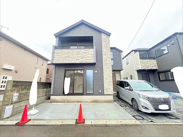 6m幅員の道路に面しておりお車の運転が苦手な方でも安心して出入りいただけます。