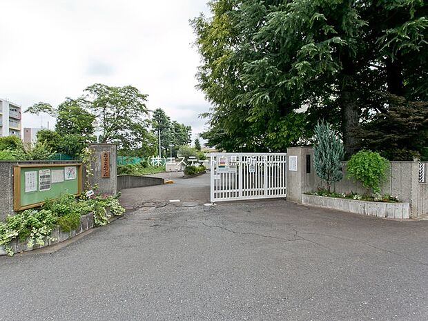 東萩山小学校（550m）