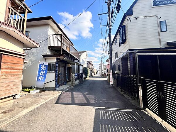 東南側道路に面しており日中もたくさんの陽が入ります。風通りや周辺環境など実際に現地にてご確認ください。