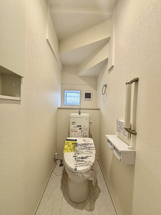 1.2階にそれぞれトレイがございます。朝の混雑時に分散して利用できるほか、ゲスト用としても使い分けることもできます。