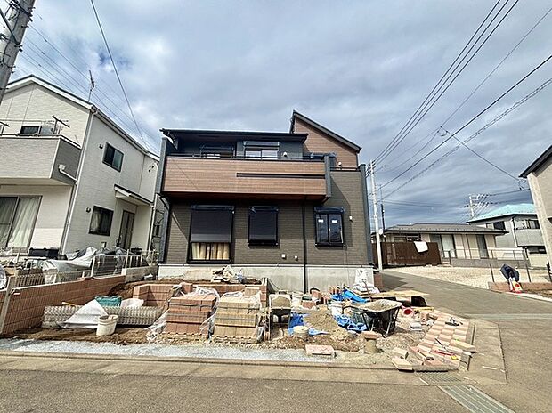 南道路に面しており日中もたくさんの陽が入ります。風通りや周辺環境など実際に現地にてご確認ください。