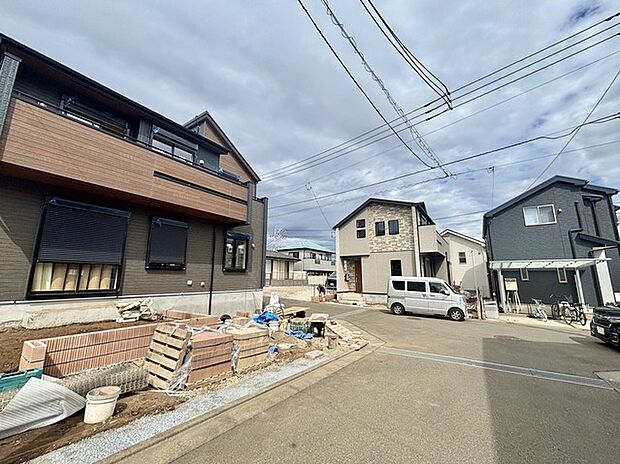 セカンドカーや来客時にも便利なカースペース2台分ございます。