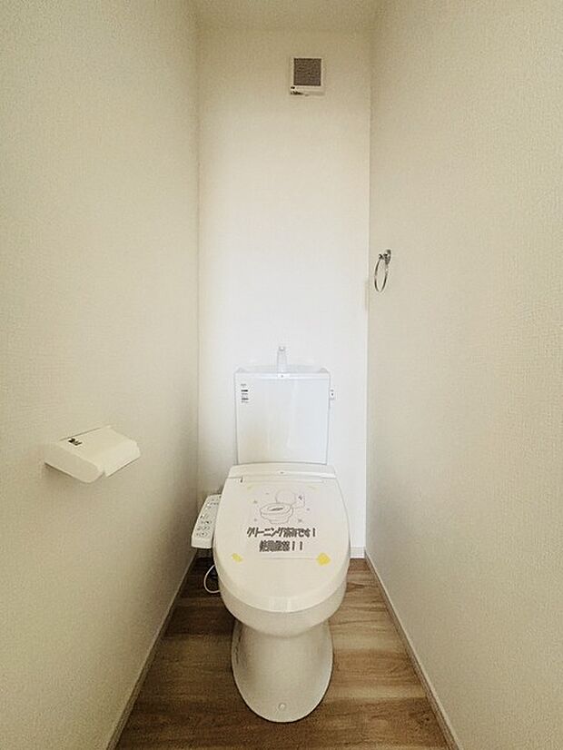 1.2階にそれぞれトレイがございます。朝の混雑時に分散して利用できるほか、ゲスト用としても使い分けることもできます。