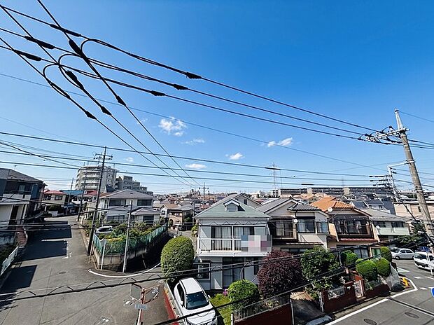 窓から眺める風景は一日の疲れを癒すヒーリングを奏でる、心地の良い時間を演出してくれます。室内も重要ですが、周りの環境もマイホーム選びの大事なポイント