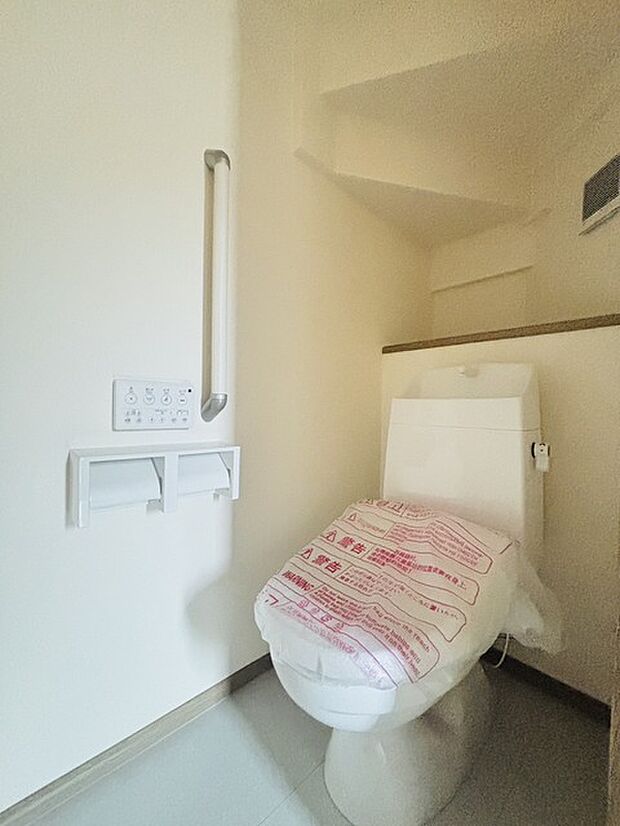 1.2階にそれぞれトレイがございます。朝の混雑時に分散して利用できるほか、ゲスト用としても使い分けることもできます。