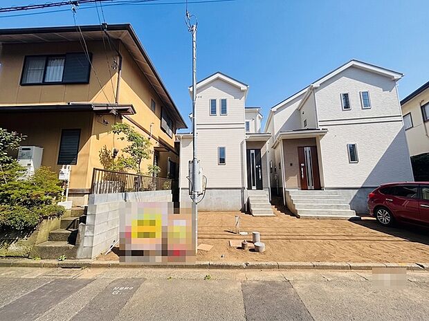 セカンドカーや来客時にも便利なカースペース2台分ございます。