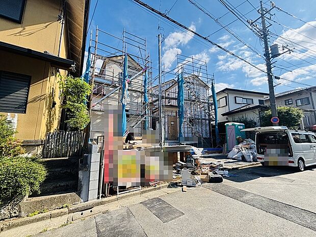 セカンドカーや来客時にも便利なカースペース2台分ございます。 