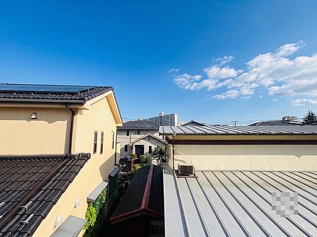 窓から眺める風景は一日の疲れを癒すヒーリングを奏でる、心地の良い時間を演出してくれます。室内も重要ですが、周りの環境もマイホーム選びの大事なポイント