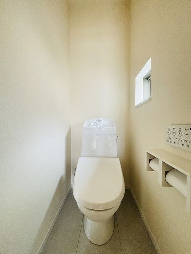 1.2階にそれぞれトレイがございます。朝の混雑時に分散して利用できるほか、ゲスト用としても使い分けることもできます。