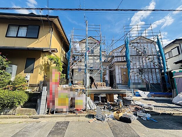 セカンドカーや来客時にも便利なカースペース2台分ございます。 