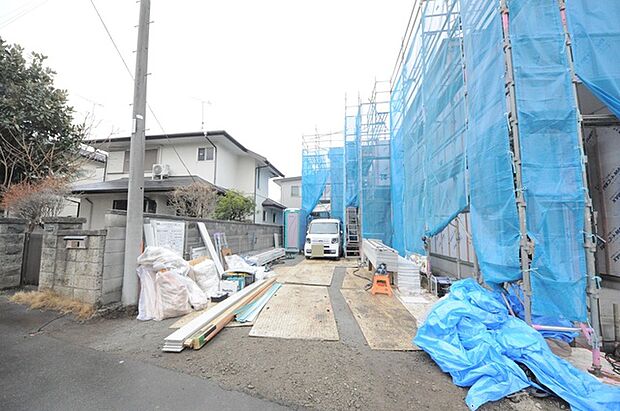 戸建てが立ち並ぶ静かな住宅街。四季折々の移り変わりを感じながら自然と楽しみ、暮らす、そんな毎日を日々の中で感じられる住環境