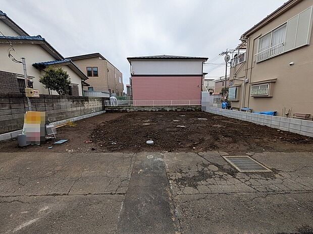 閑静な住宅街に位置する整形地です。