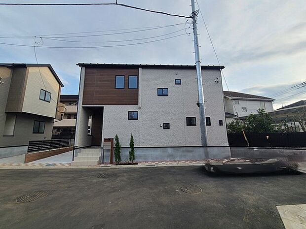 五感で感じる、現地でしかわからない事も沢山ございます。周辺環境なども一緒にご案内いたしますのでお気軽にお問合せください。