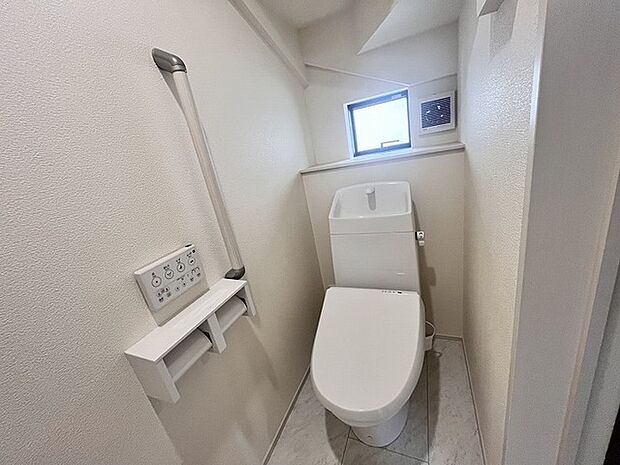 1.2階にそれぞれトレイがございます。朝の混雑時に分散して利用できるほか、ゲスト用としても使い分けることもできます。