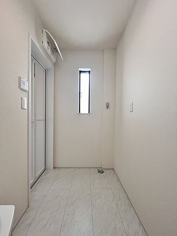 白を基調にした清潔感のあるランドリースペース