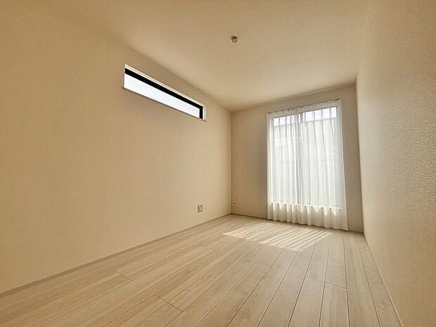 2面採光を確保した明るい室内は、爽やかな風を感じる居心地の良い空間です。