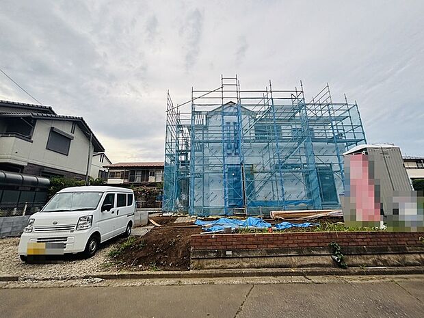 セカンドカーや来客時にも便利なカースペース2台分ございます。 