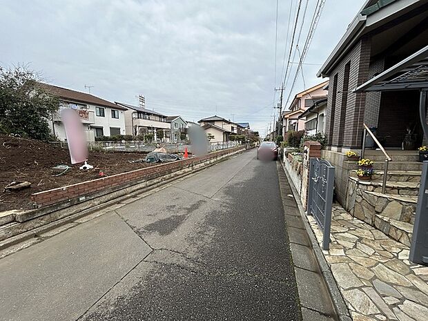 周辺の街並み 周辺は住宅街が建ち並ぶ街並みです。(10m)